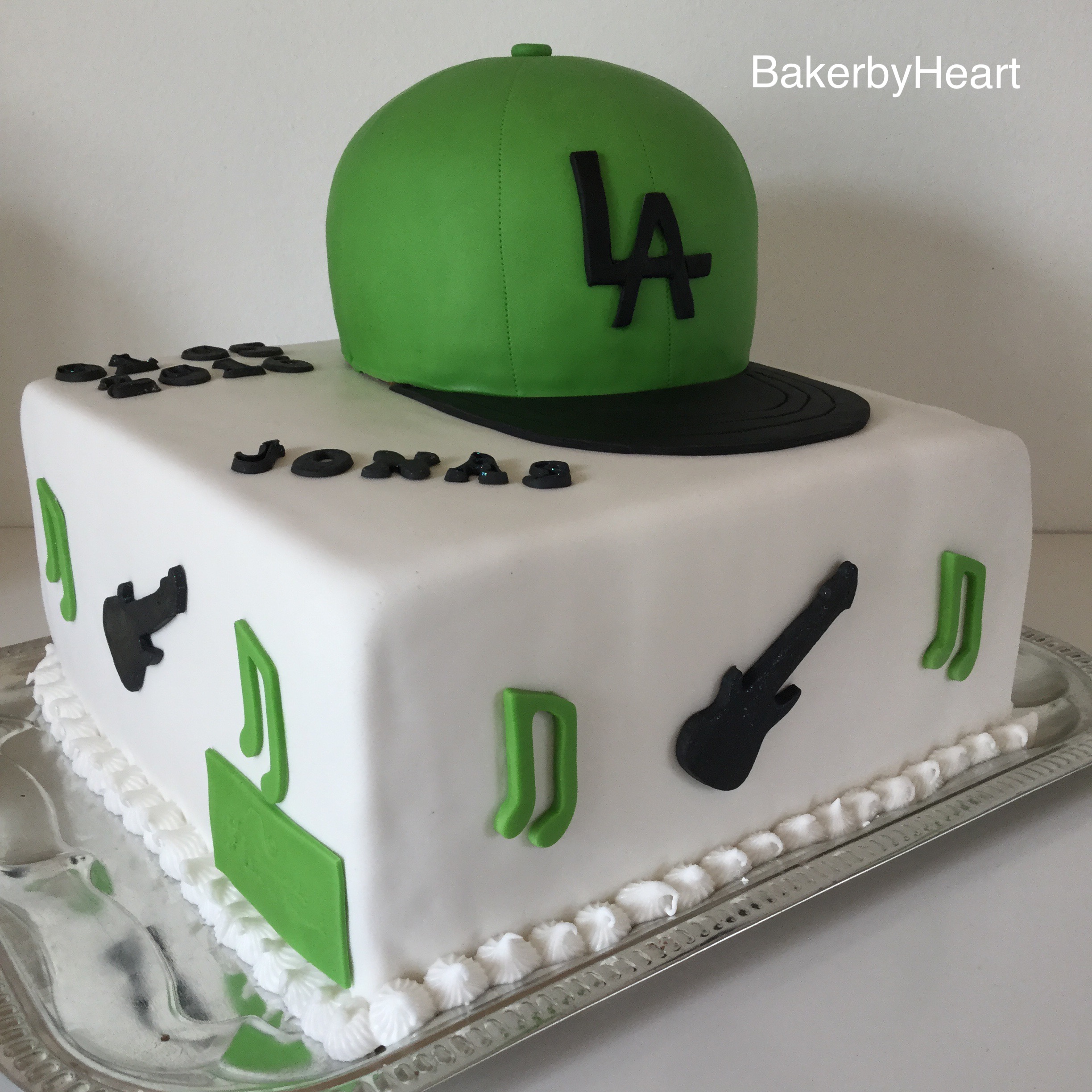 Konfirmationskage – Confirmation cake – Music and caps