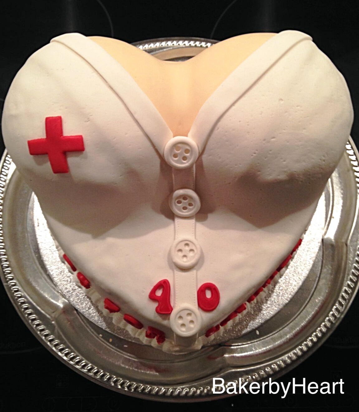 Fødselsdagskage – brystkage sygeplejerske Birthday cake – boobie cake, nurse